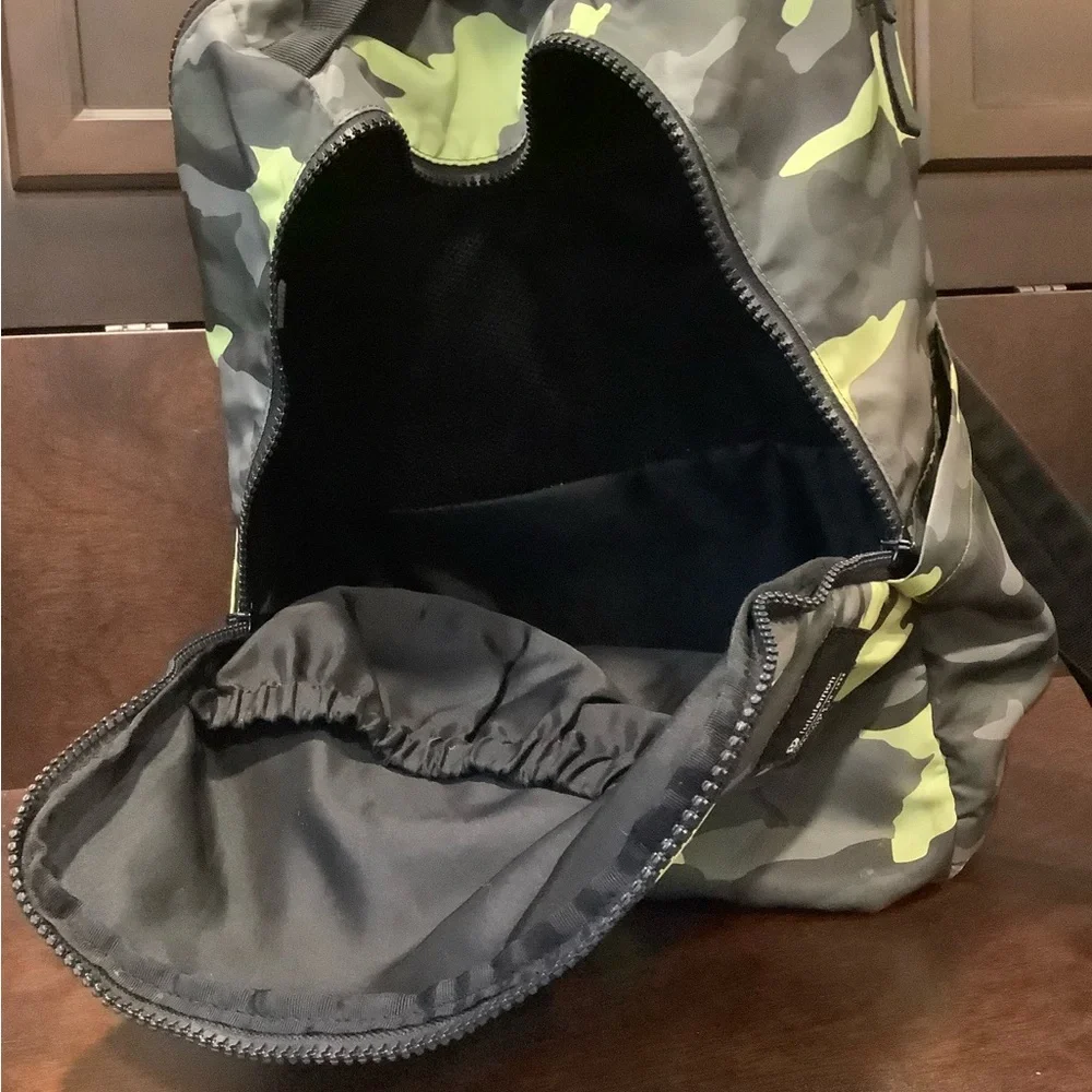 Lululemon Everyday Backpack - Picture 5 of 5